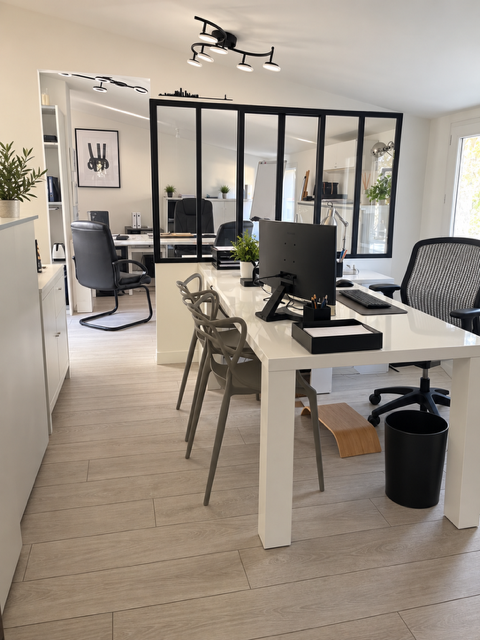 bureaux propres et vides